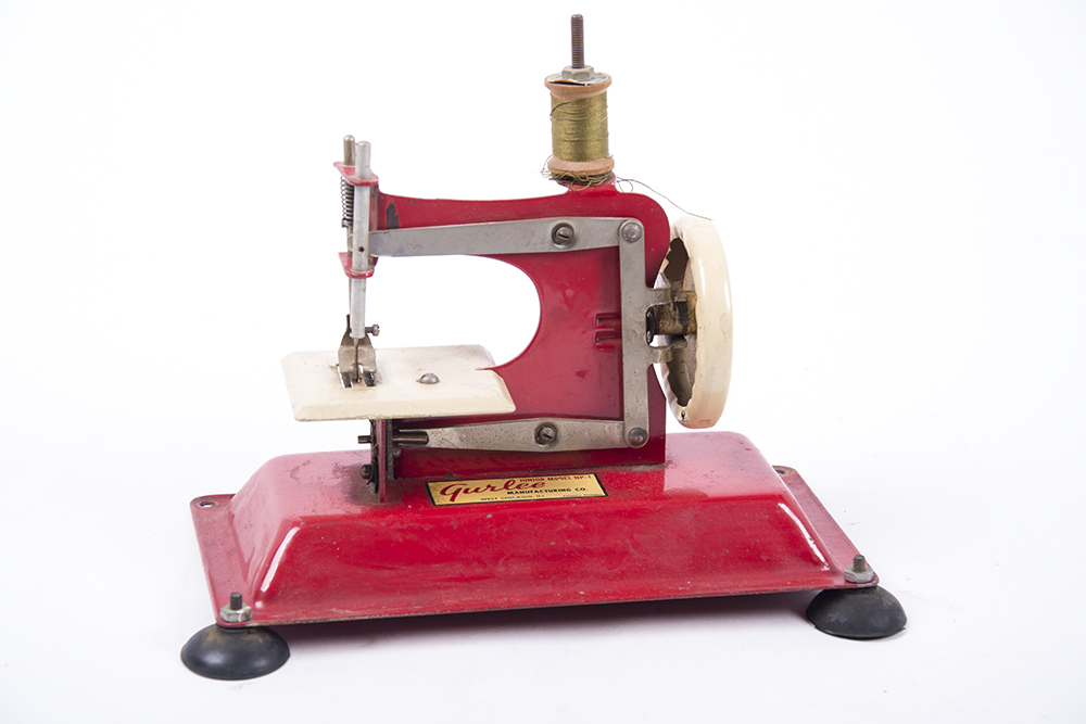 Vintage Gurlee Junior Sewing Machine EBTH