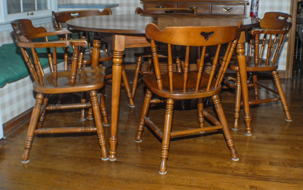 Tell City Kitchen Table with Chairs EBTH