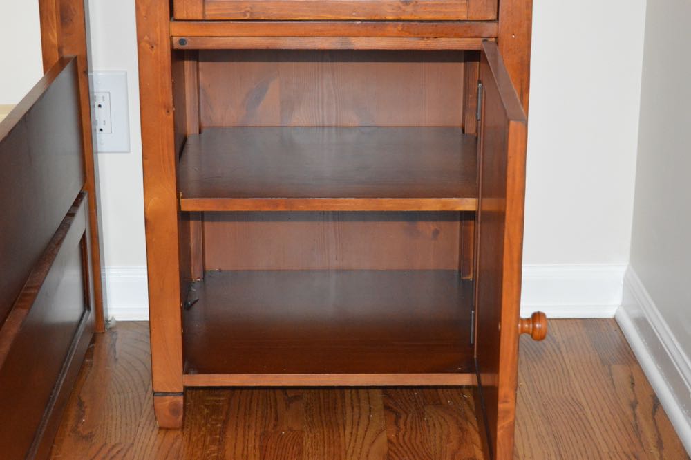 Pottery Barn Teen Beadboard Basic Bed And Trundle | EBTH