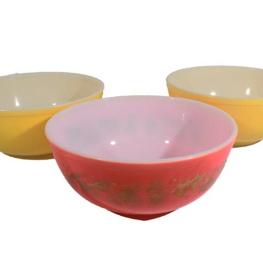 Trio of Vintage Pyrex Mixing Bowls : EBTH Trio of Vintage Pyrex Mixing Bowls : EBTH