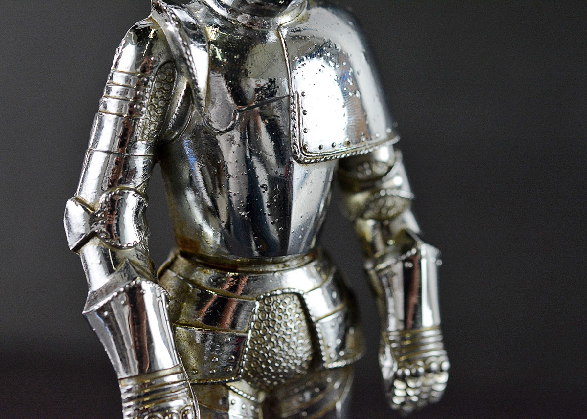 Vintage Knight in Armour Music Box and Table Lighter EBTH