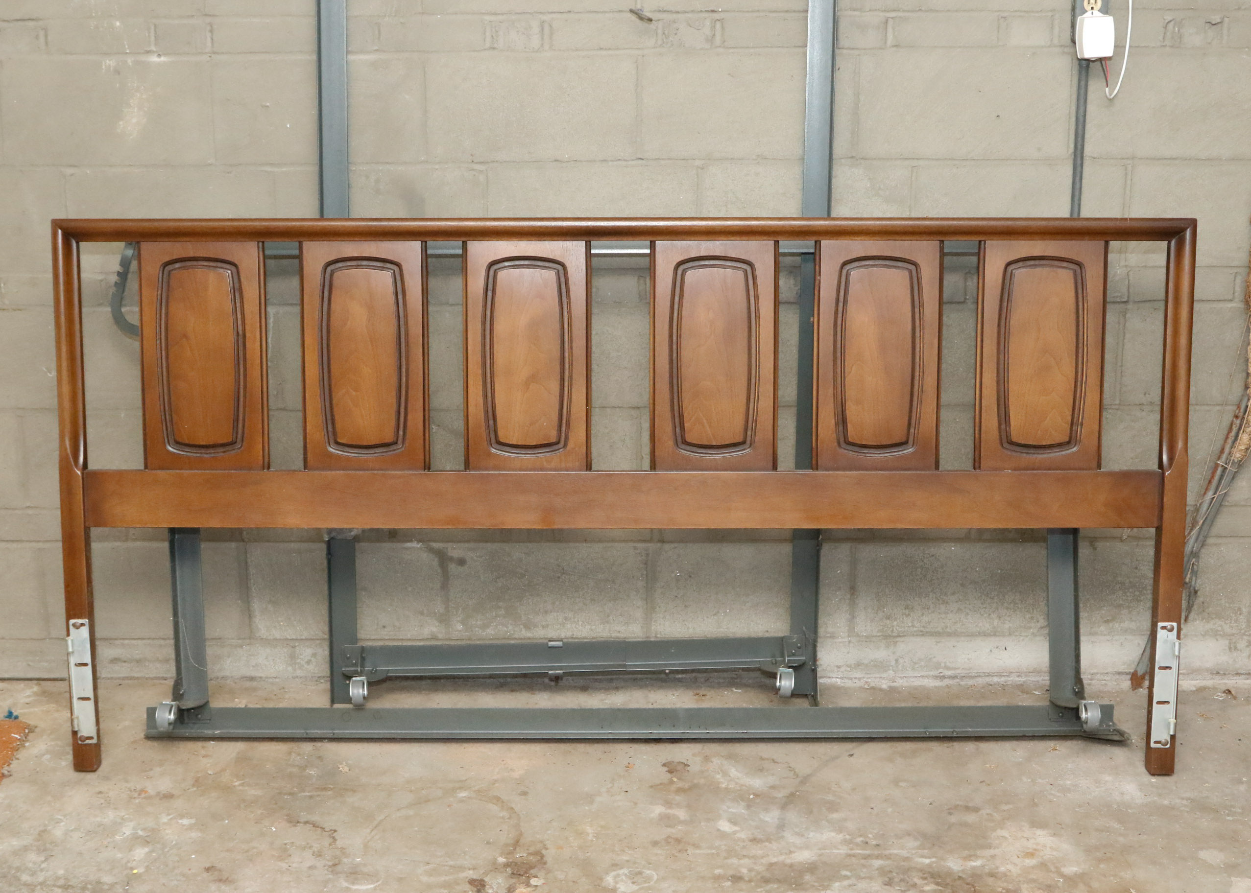 Broyhill Emphasis King Bed Frame Ebth