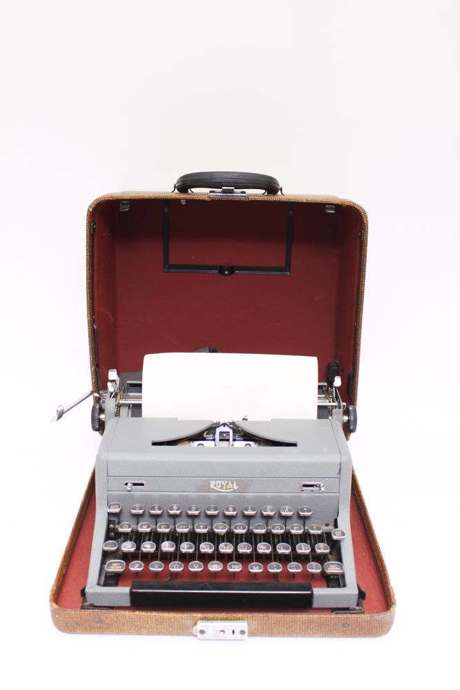 Vintage Underwood and Royal Arrow Travel Typewriters EBTH