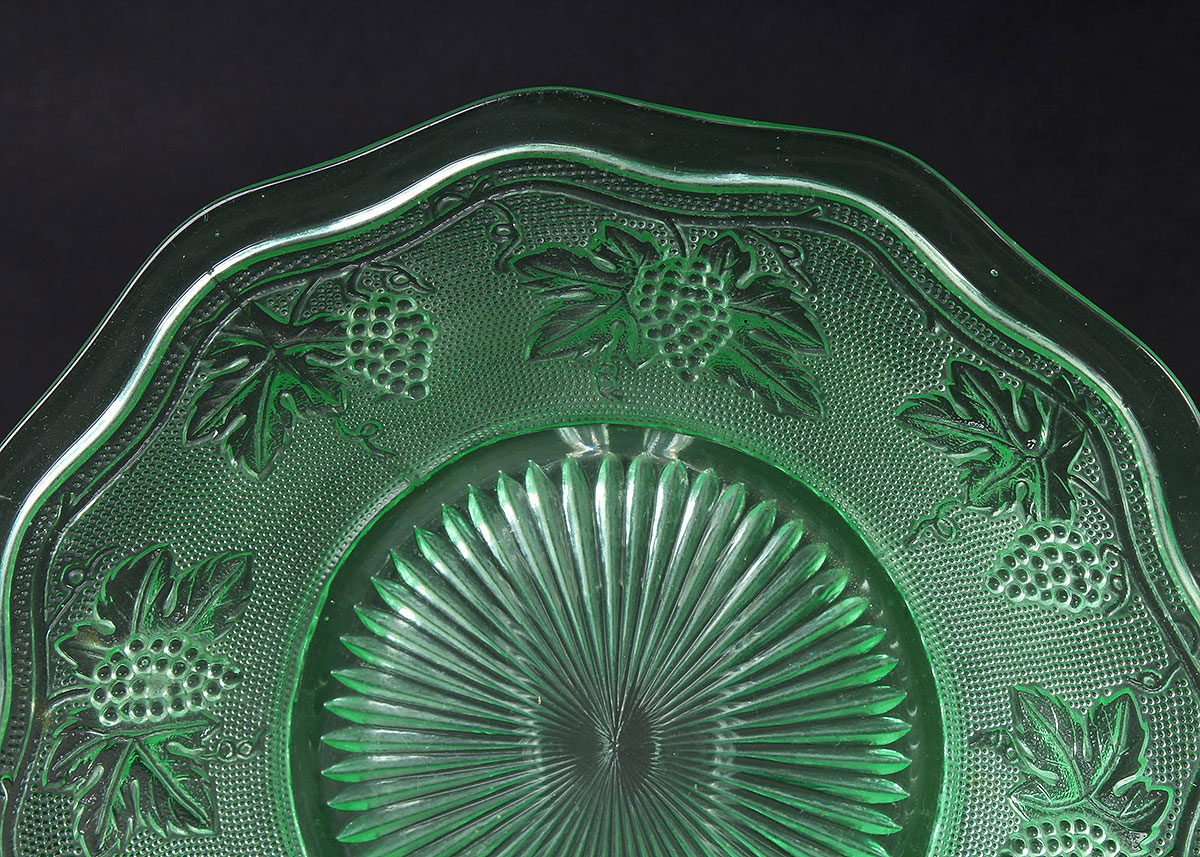 Green Sandwich Depression Glass in "Grape" EBTH