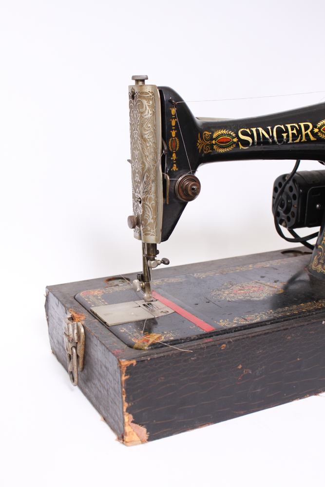 Singer Model 24 Chain Stitch Sewing Machine EBTH