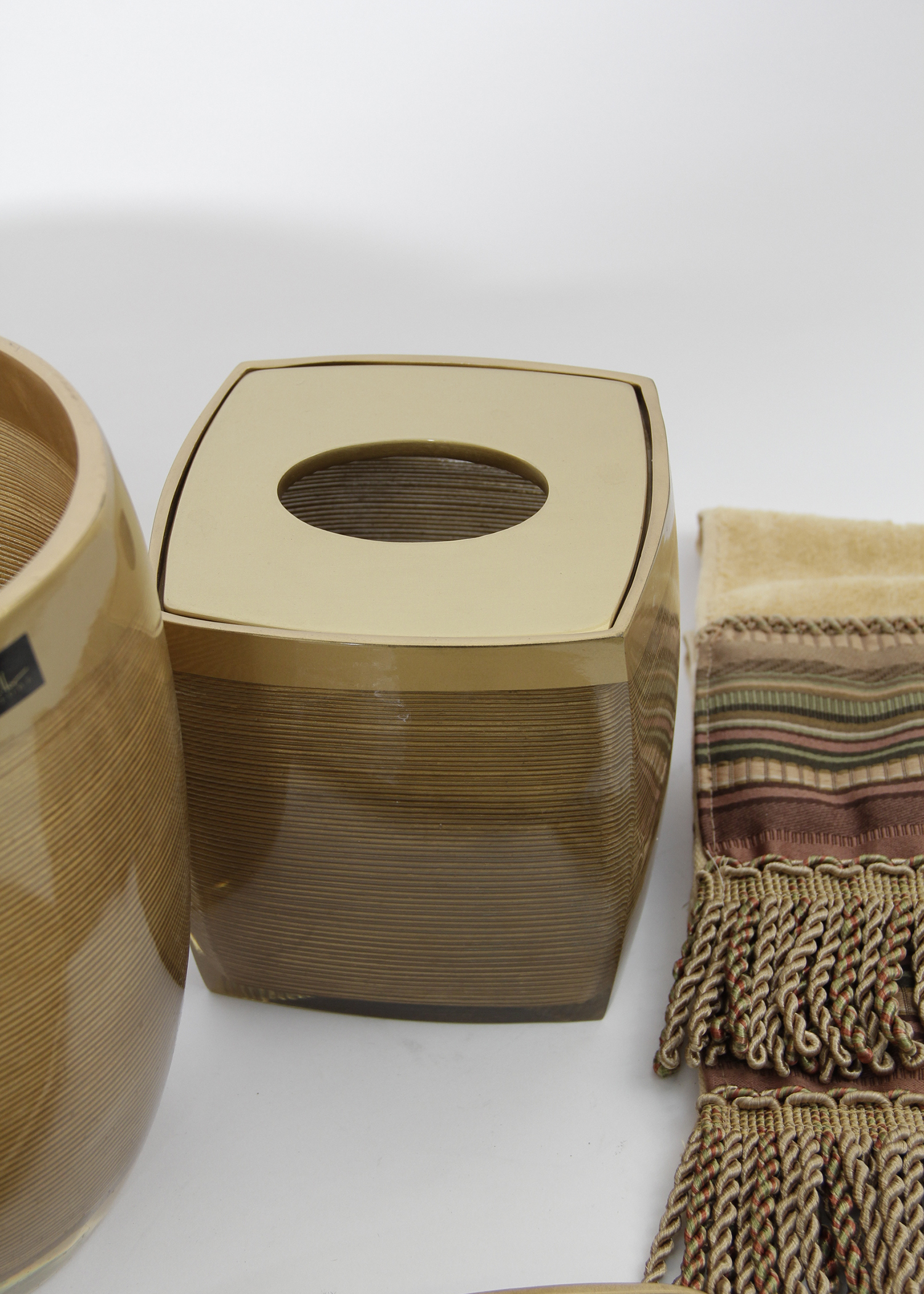 Nicole Miller Bathroom Accessories EBTH