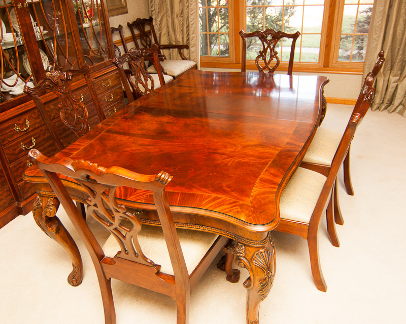 Henredon Dining Table and Chairs EBTH