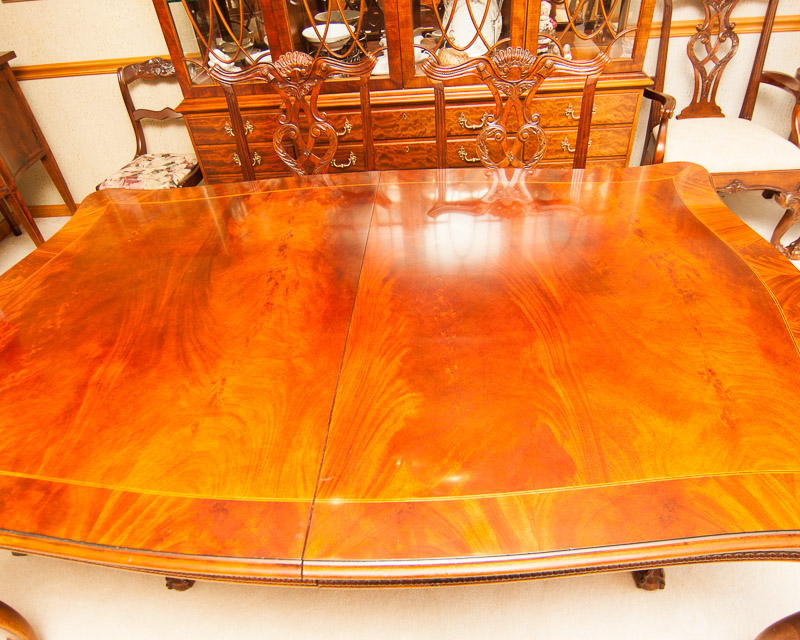 Henredon Dining Table and Chairs EBTH