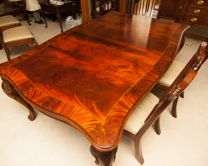 Henredon Dining Table and Chairs EBTH