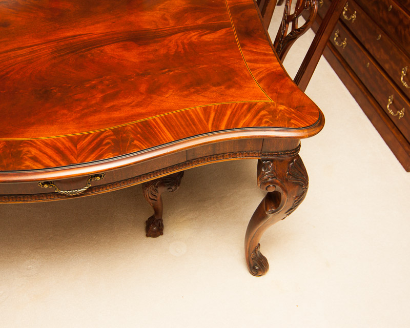 Henredon Dining Table and Chairs EBTH