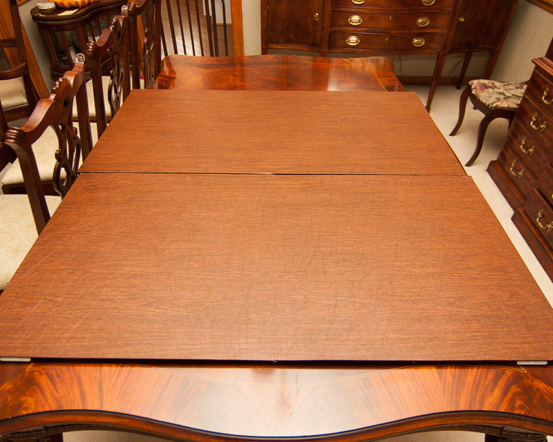 Henredon Dining Table and Chairs EBTH