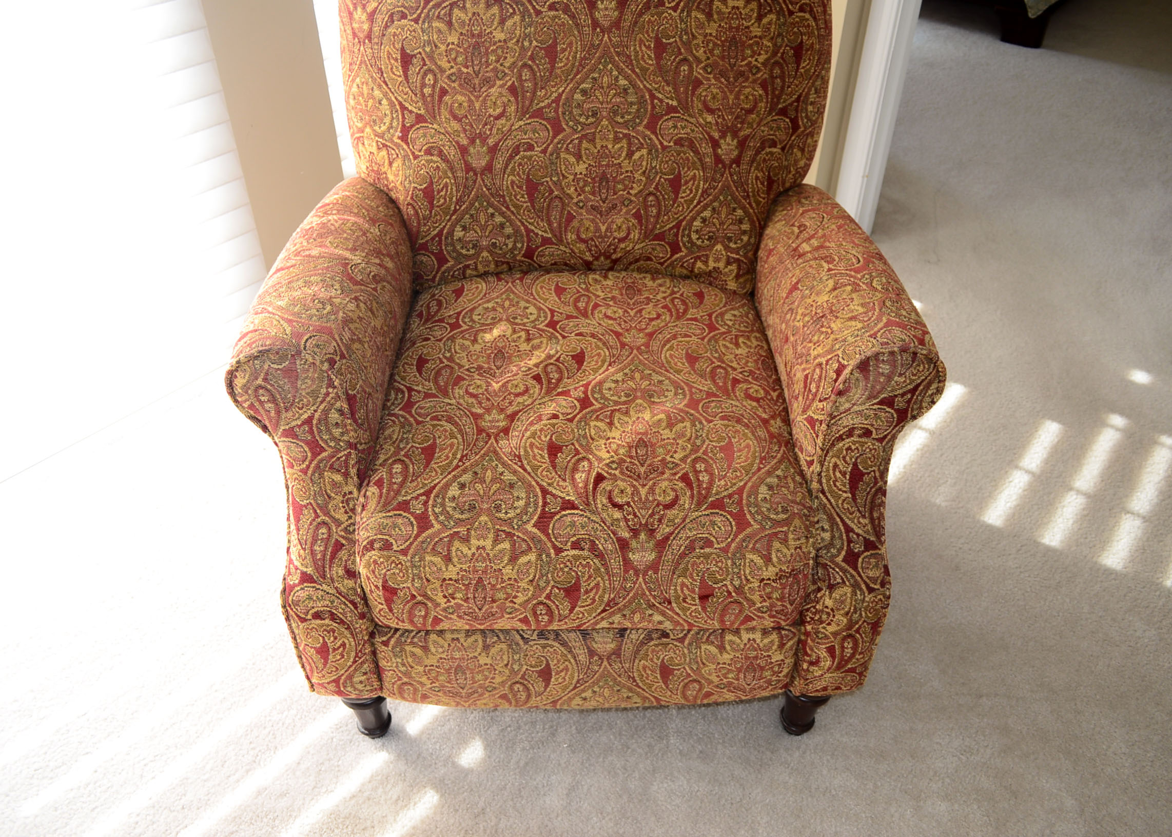 Contemporary Paisley Recliner | EBTH