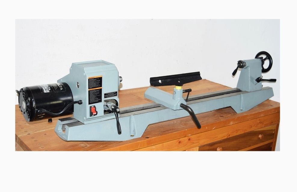 Delta 12" Variable Speed Wood Lathe with Turning Tools and ...