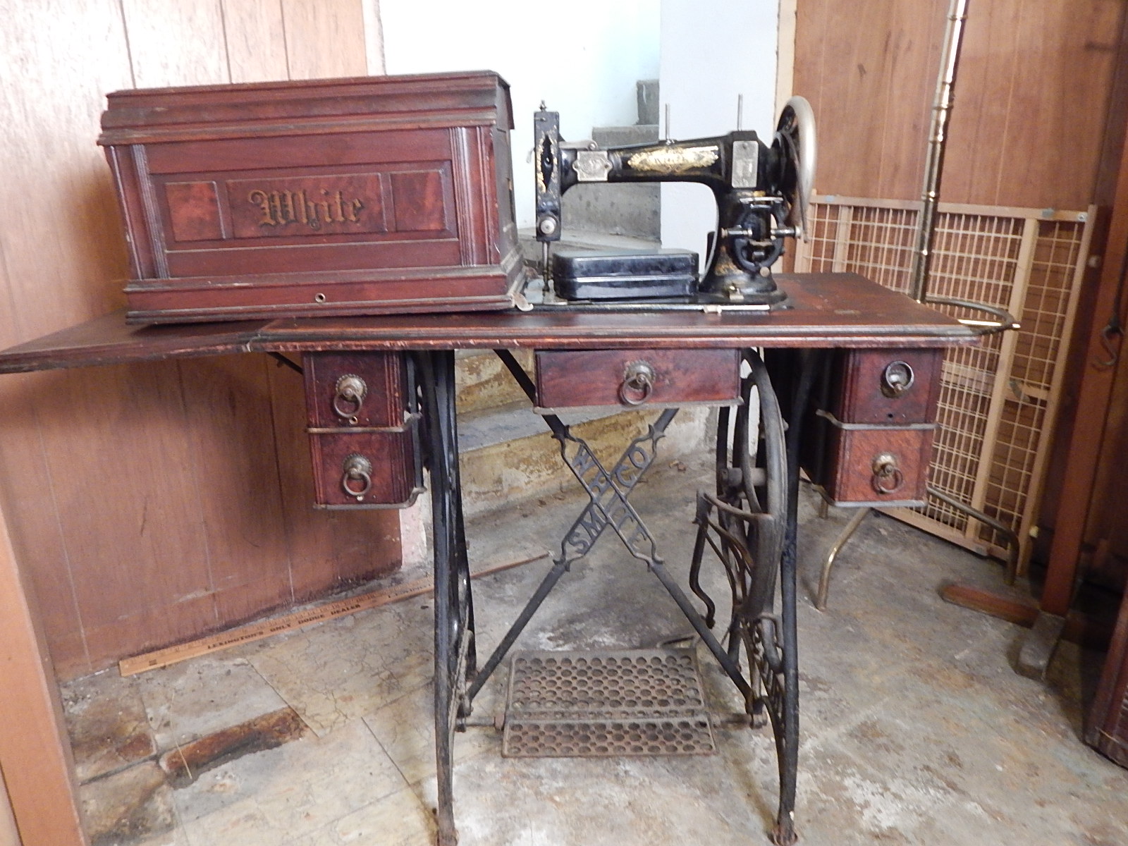 Antique White Sewing Machine and Stand EBTH