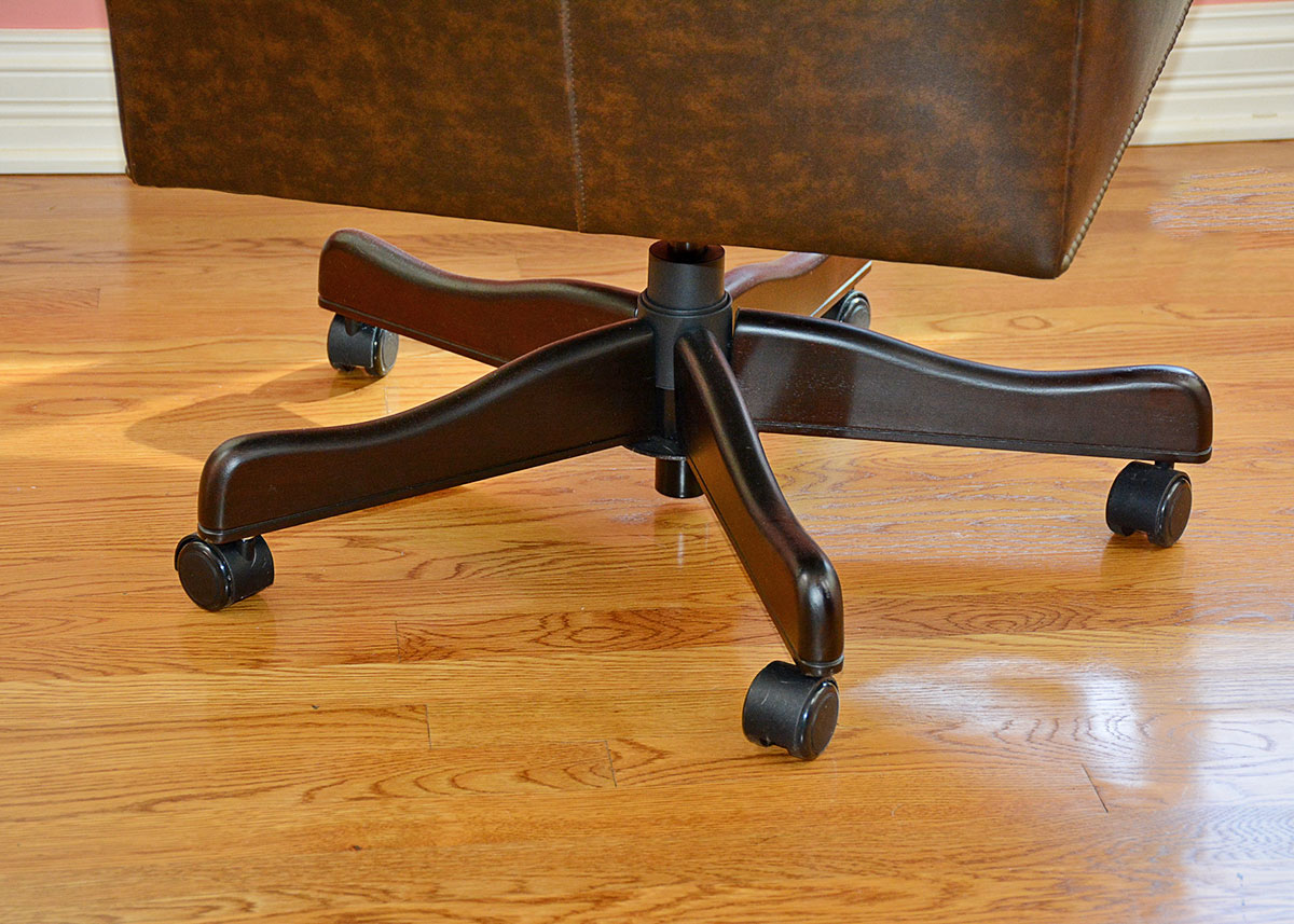 Donovan Leather Office Chair by Havertys Furniture EBTH