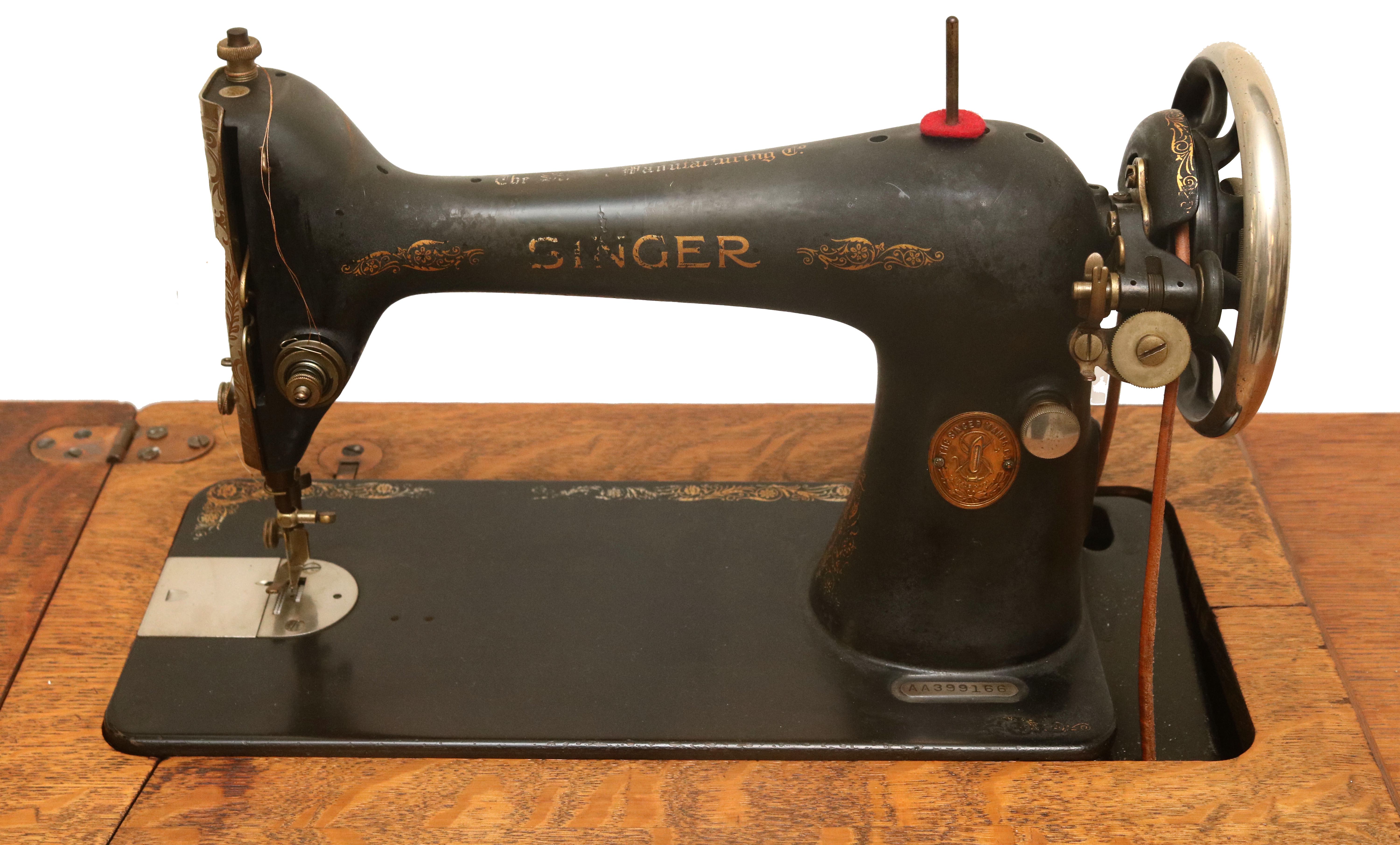 Singer Sewing Machine with Cast Iron Base | EBTH