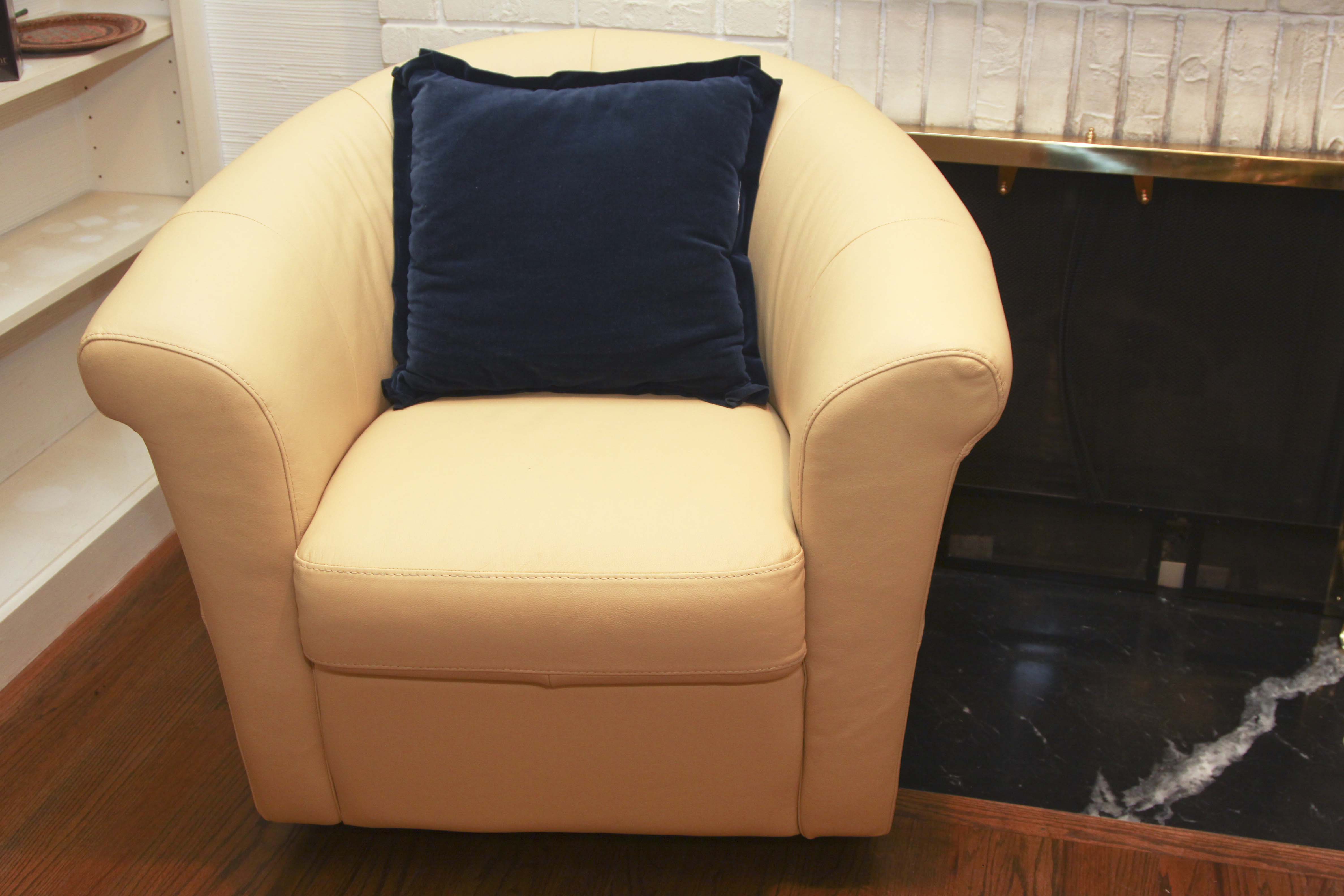 Italsofa Buttercup Yellow Leather Swivel Chair EBTH