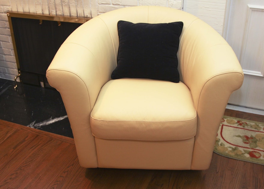 Italsofa Buttercup Yellow Leather Swivel Chair | EBTH