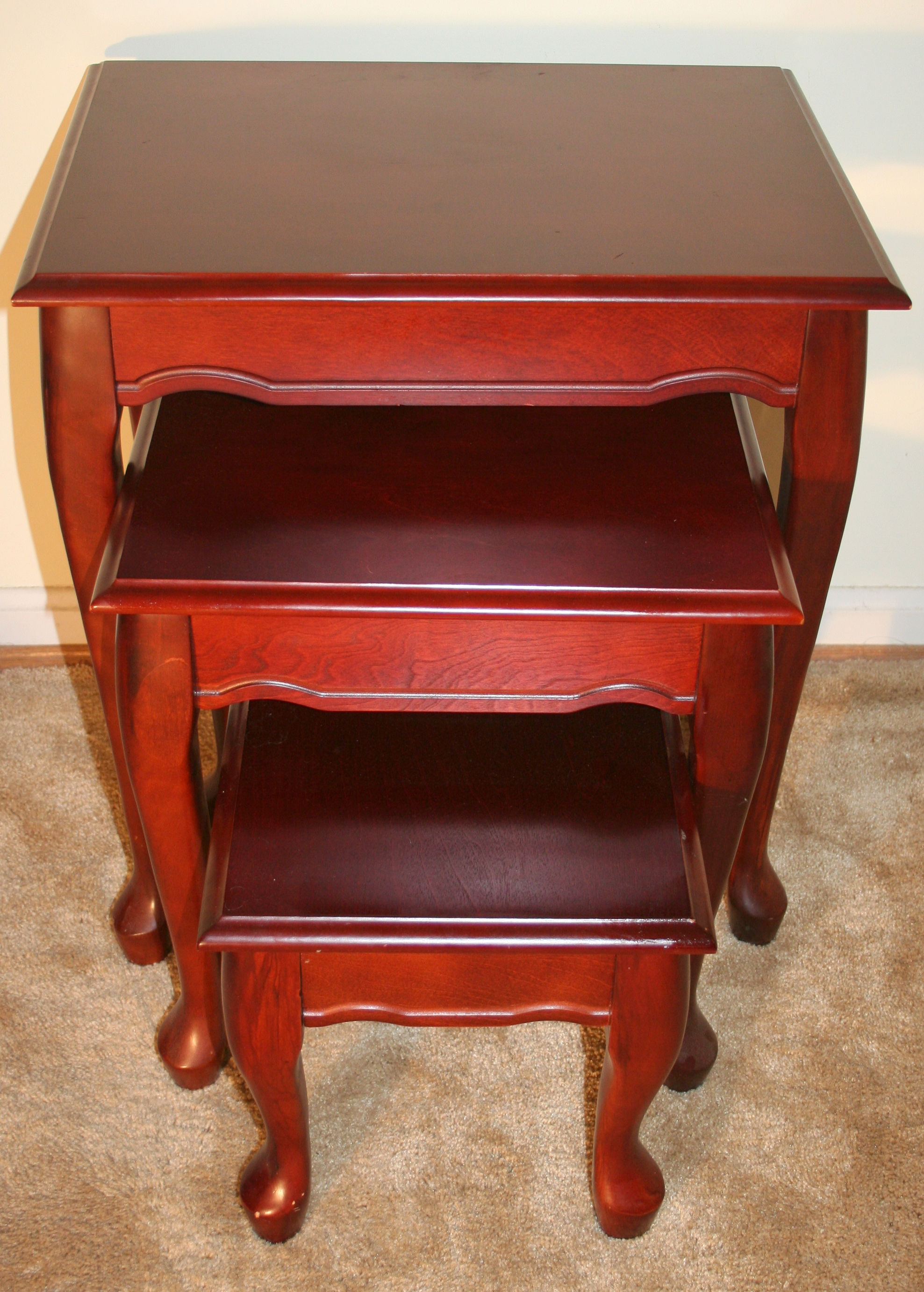 Trio of Queen Anne Style Nesting Tables EBTH