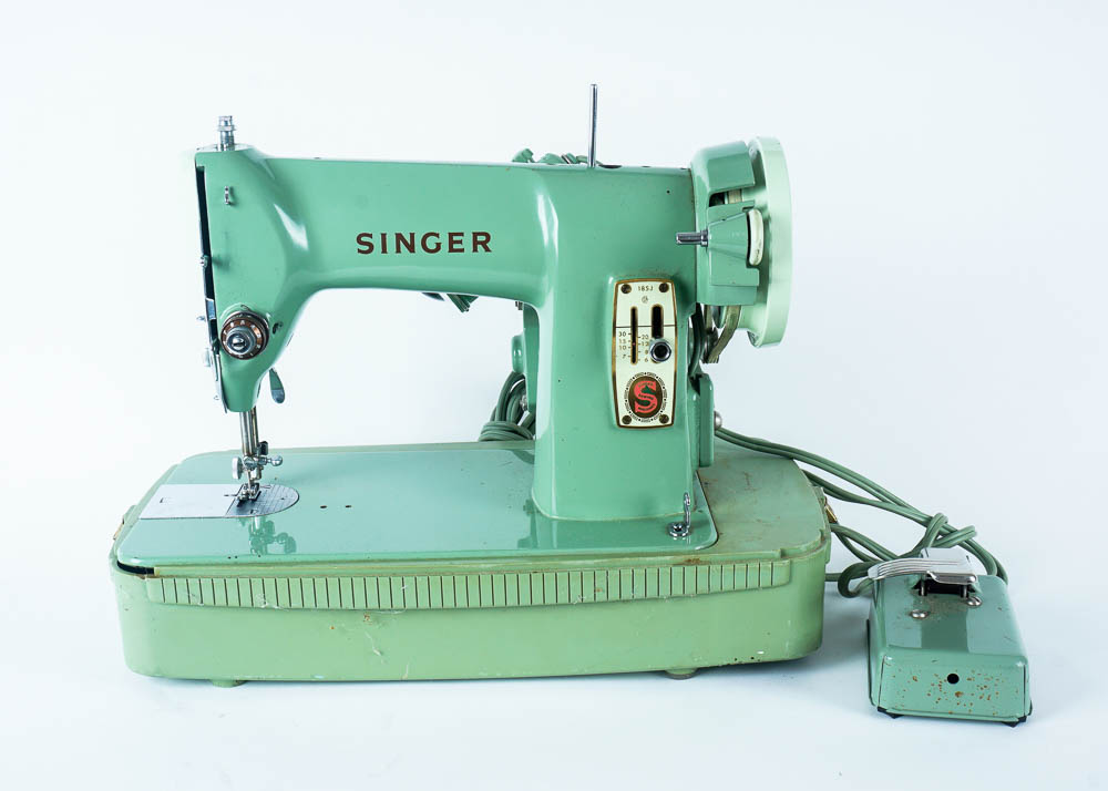 Vintage Singer RF J88 Electric Portable Sewing Machine EBTH