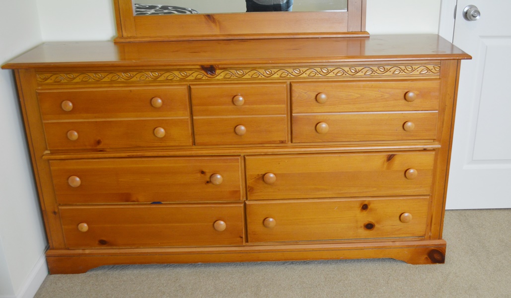 Knotty Pine Dresser and Mirror EBTH
