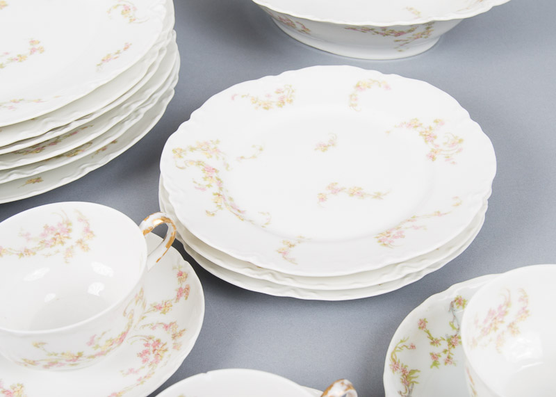 Antique Theodore Haviland Limoges "Norma" Pattern China Set EBTH