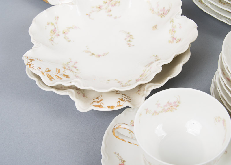 Antique Theodore Haviland Limoges "Norma" Pattern China Set EBTH