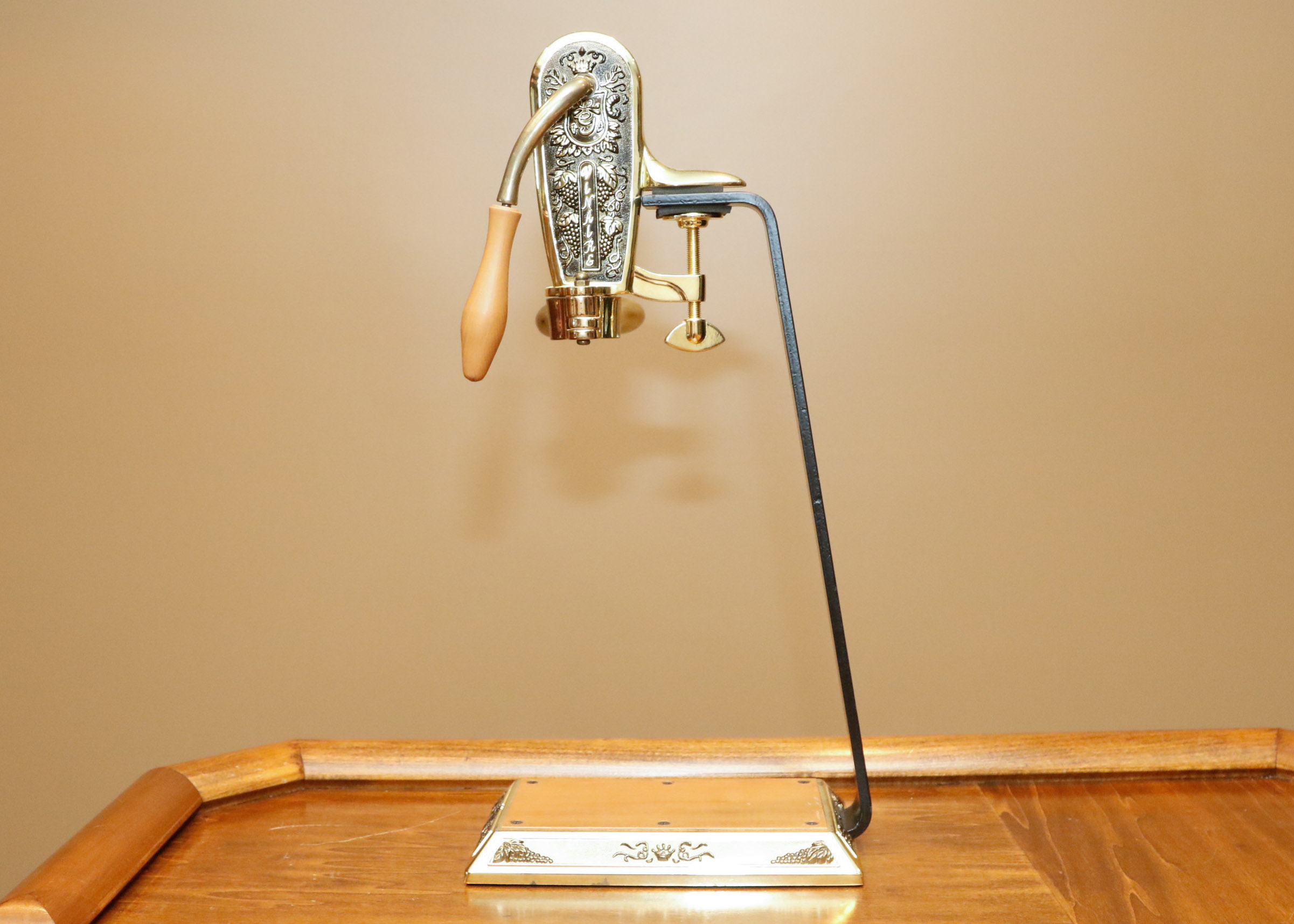 Vinaire Countertop Wine Bottle Opener EBTH