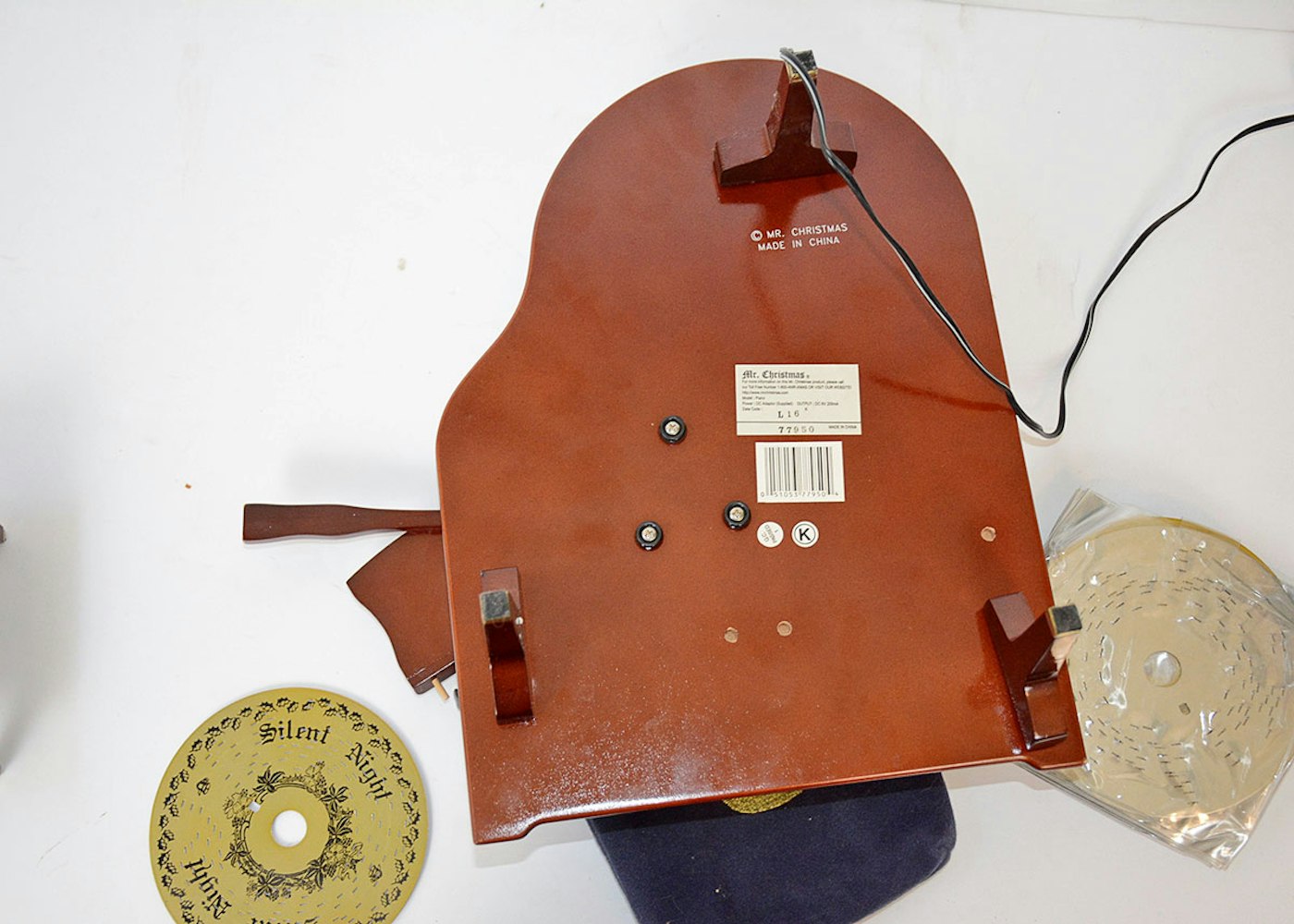 Mr. Christmas Piano Symphonique Music Box : EBTH