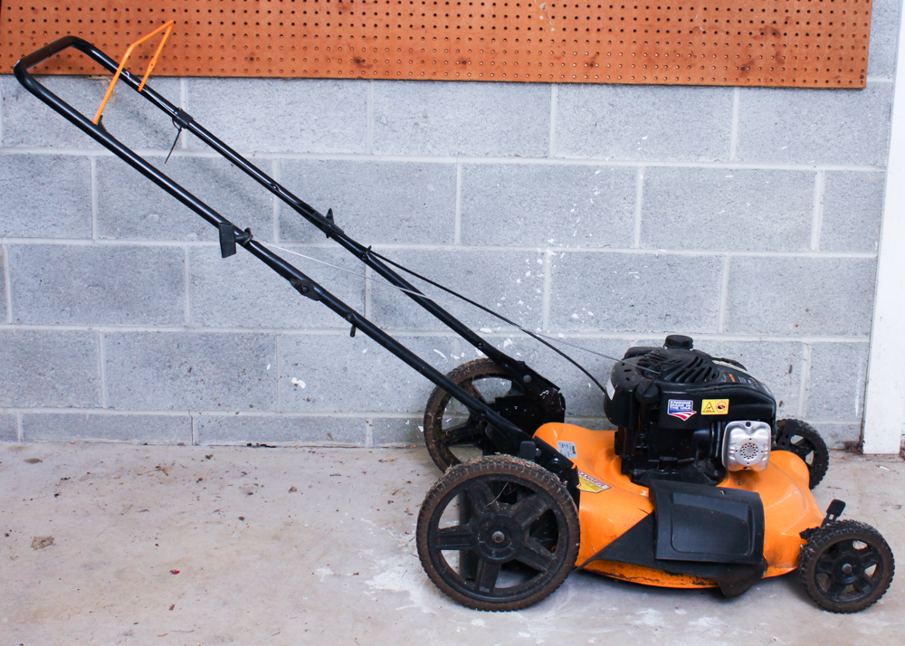 Briggs & Stratton 500E Series Lawnmower and John Deere Oil Change Kit EBTH