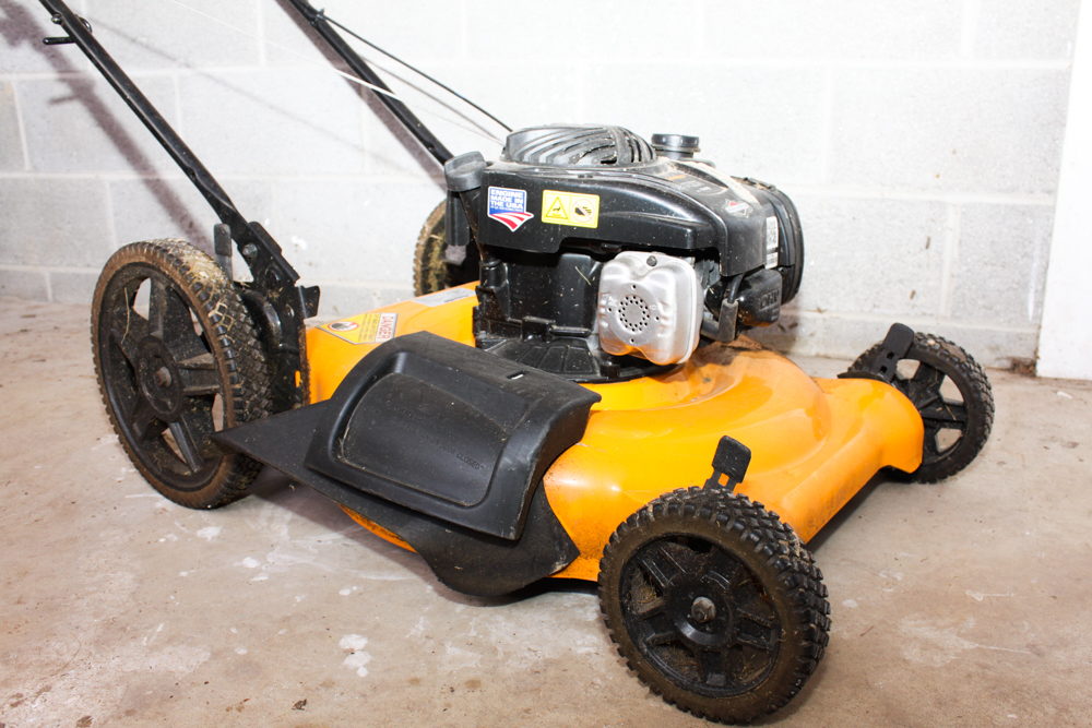 Briggs & Stratton 500E Series Lawnmower and John Deere Oil Change Kit EBTH