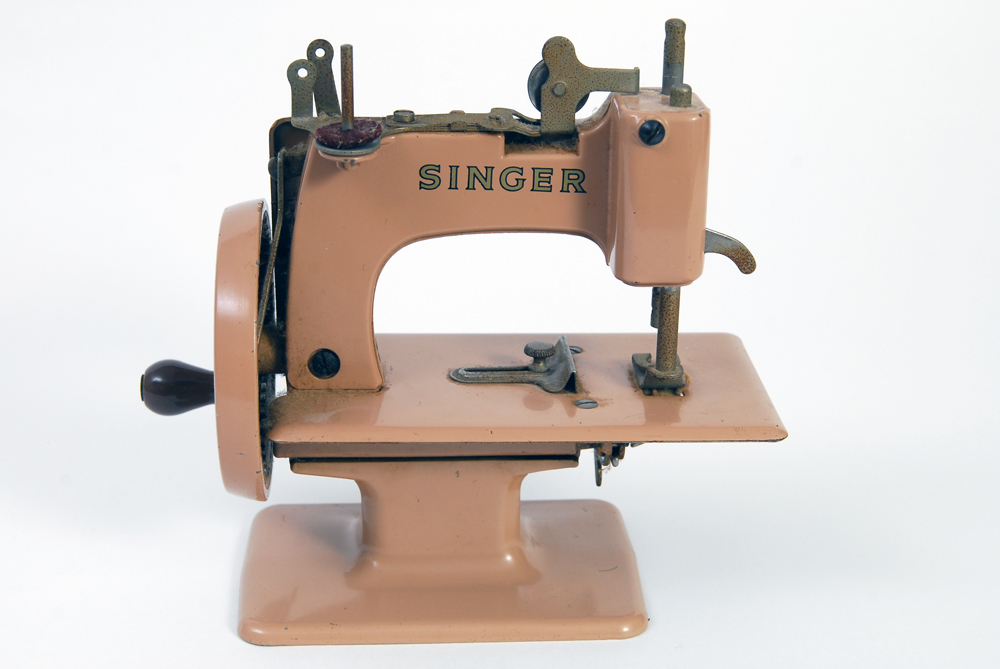 Vintage Pair of Miniature Sewing Machines EBTH