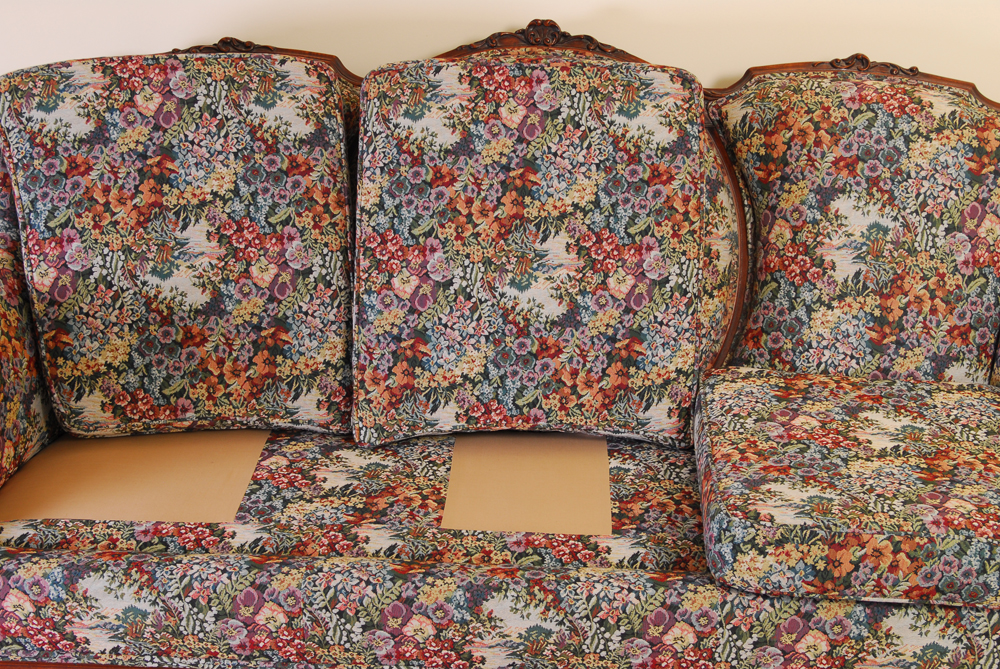 Queen Anne Style Sofa | EBTH