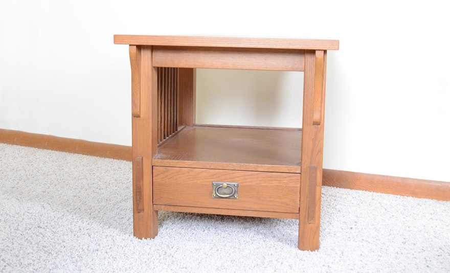 Bassett Oak Mission Style End Table : EBTH