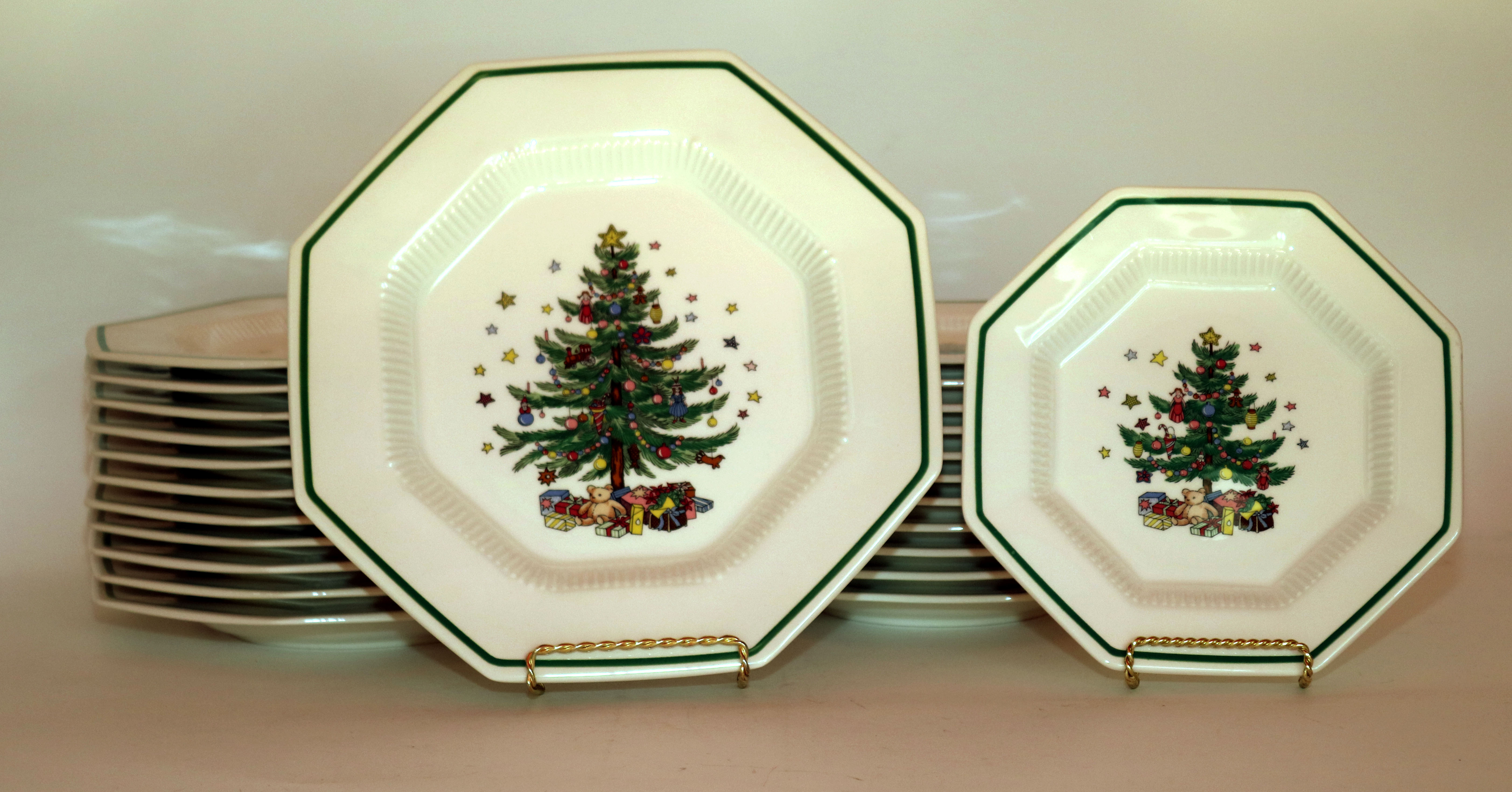 Nikko "Christmastime" Dinner Service for Twelve EBTH