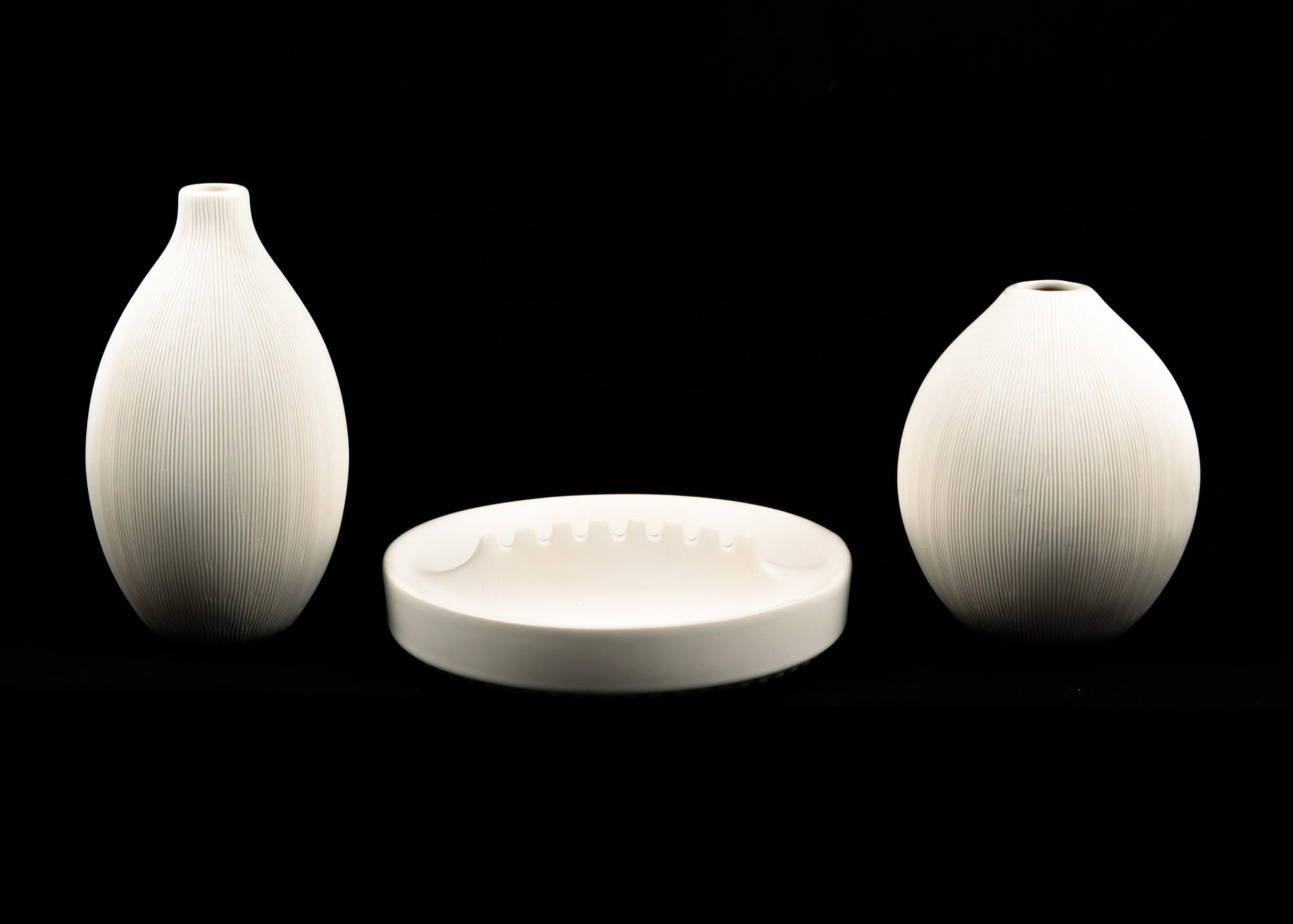 Hyalyn Porcelain Ashtray With Decorative Vase Duo Ebth