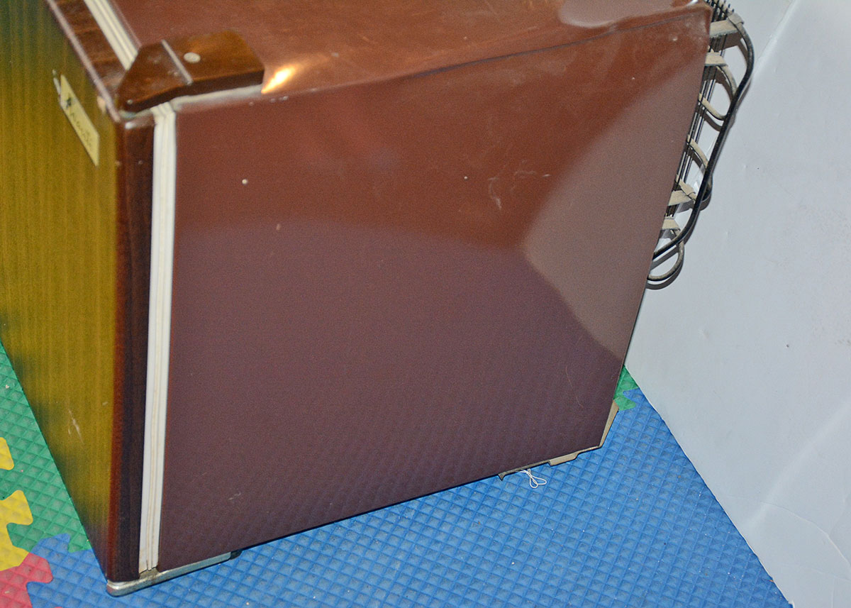 Retro Avanti Brown Woodgrain Mini Fridge EBTH