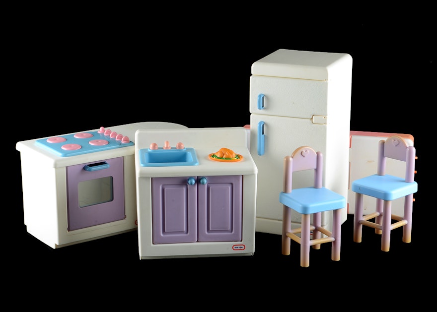 Set Of Little Tikes Doll Sized Furniture Ebth