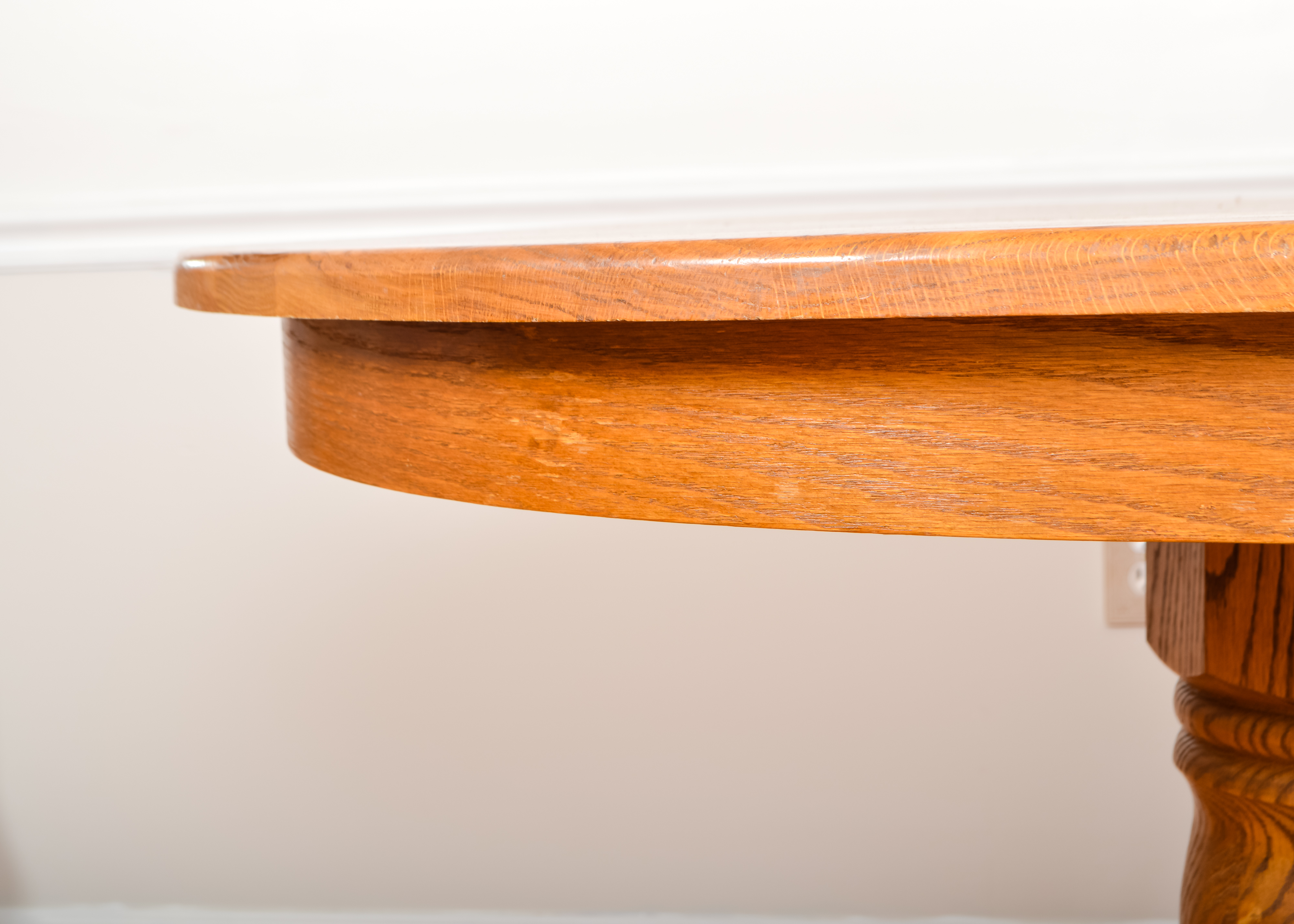 Oak Round Kitchen Table with Matching Chairs EBTH