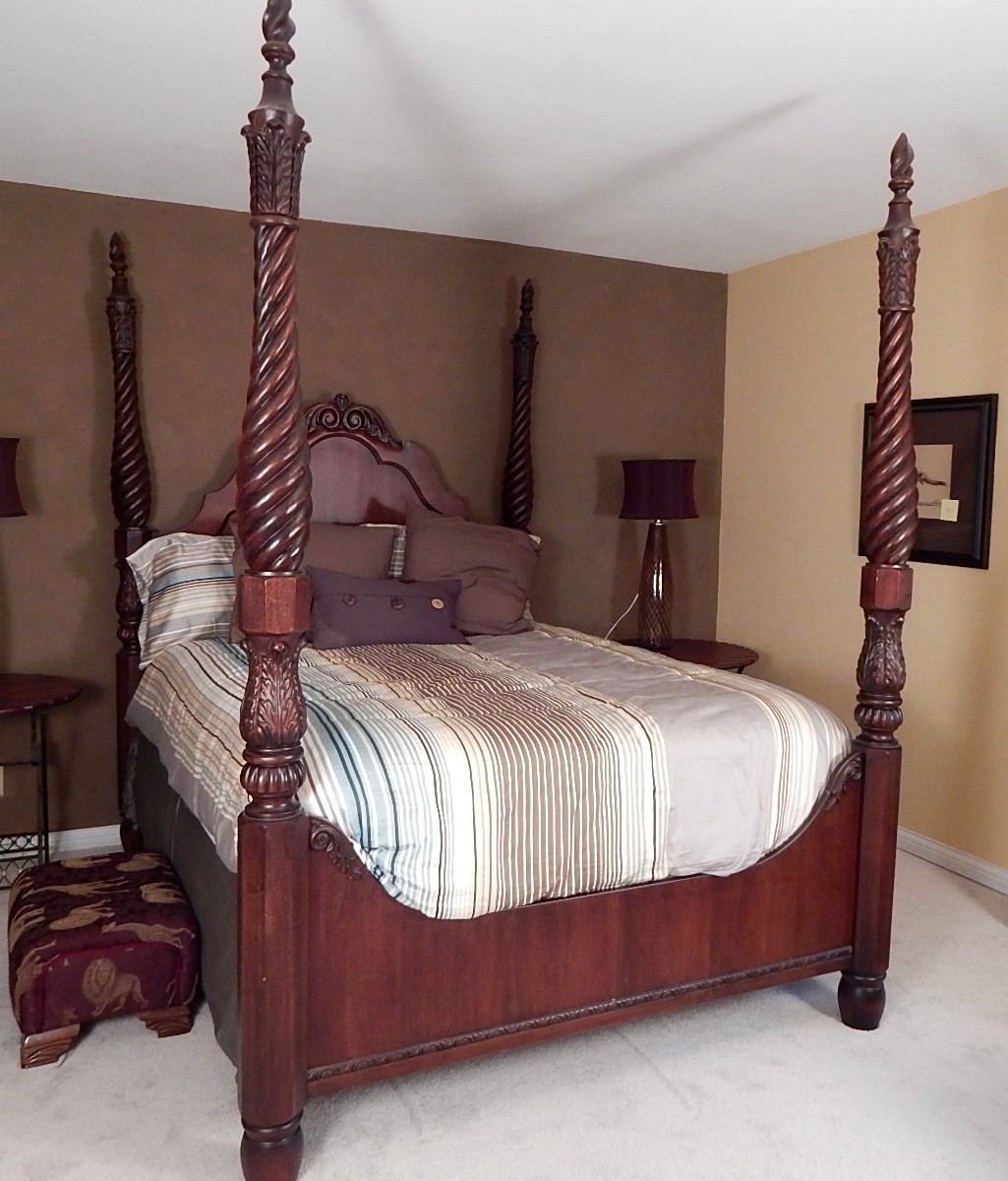Thomasville Queen Four Poster Bed EBTH