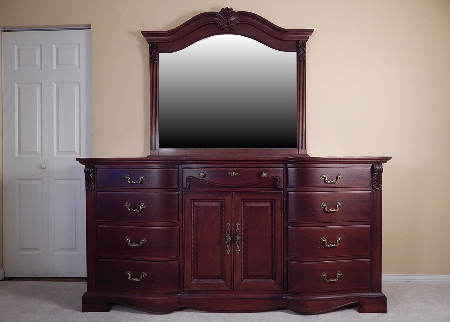 Thomasville Dresser And Mirror Ebth
