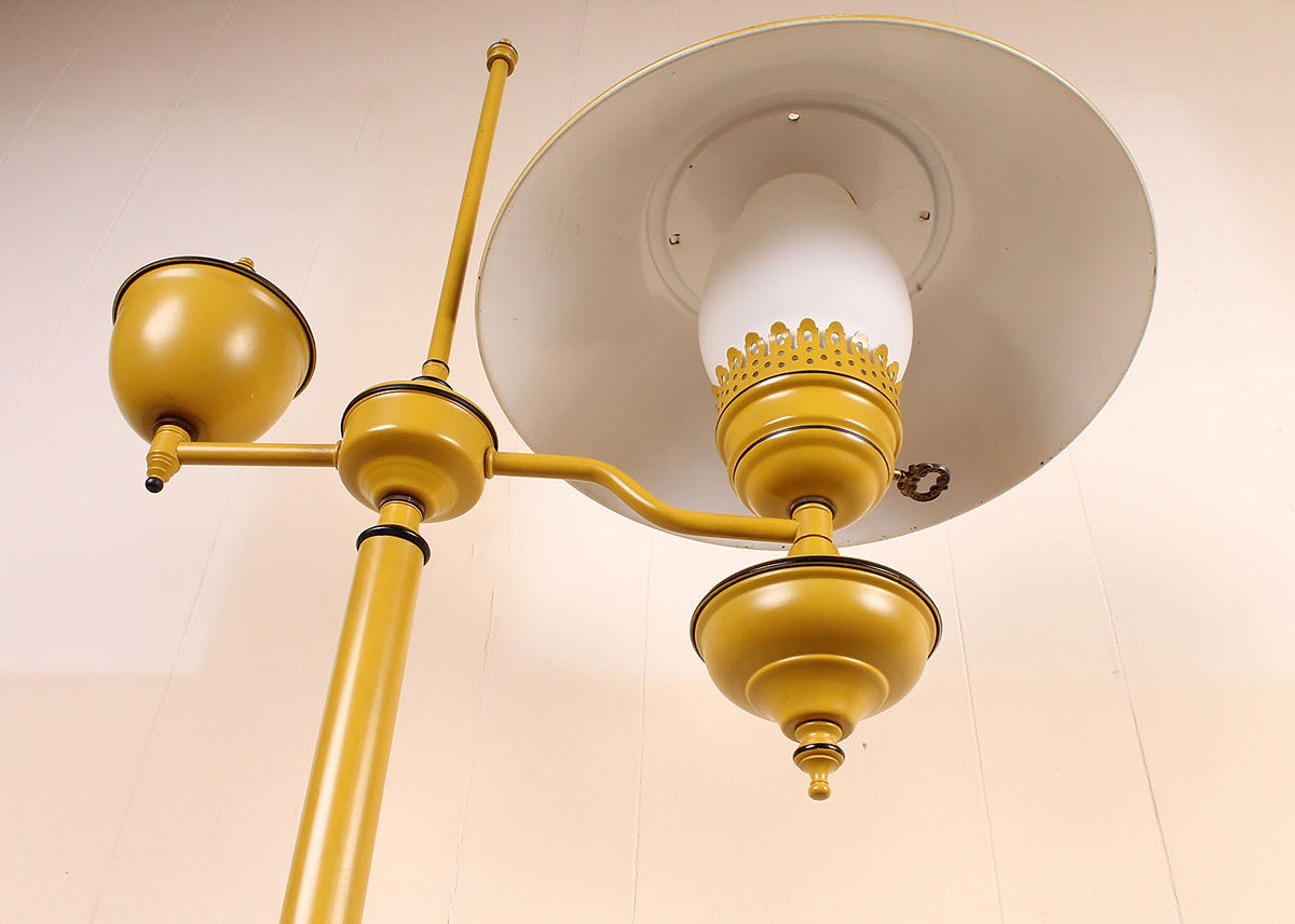 Vintage Yellow Metal Tole Floor Lamp | EBTH