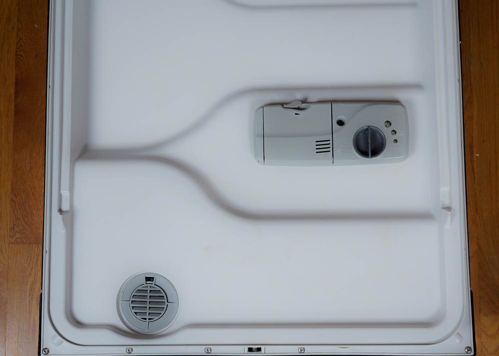 Maytag Quiet Series 300 Dishwasher in Black Gloss Finish EBTH