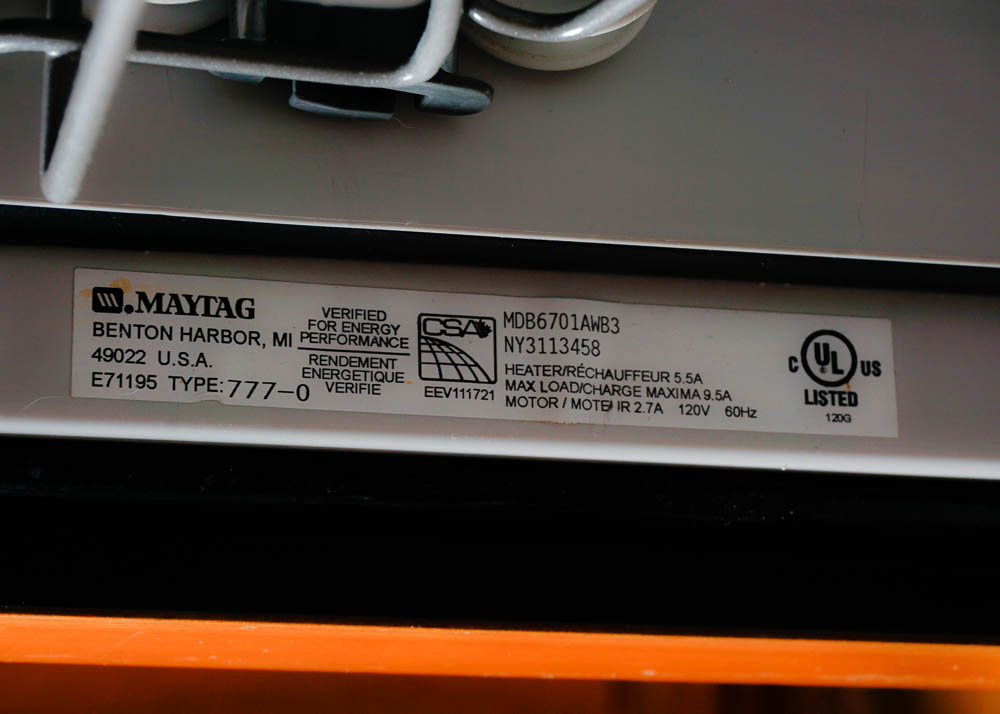 Maytag Quiet Series 300 Dishwasher in Black Gloss Finish EBTH