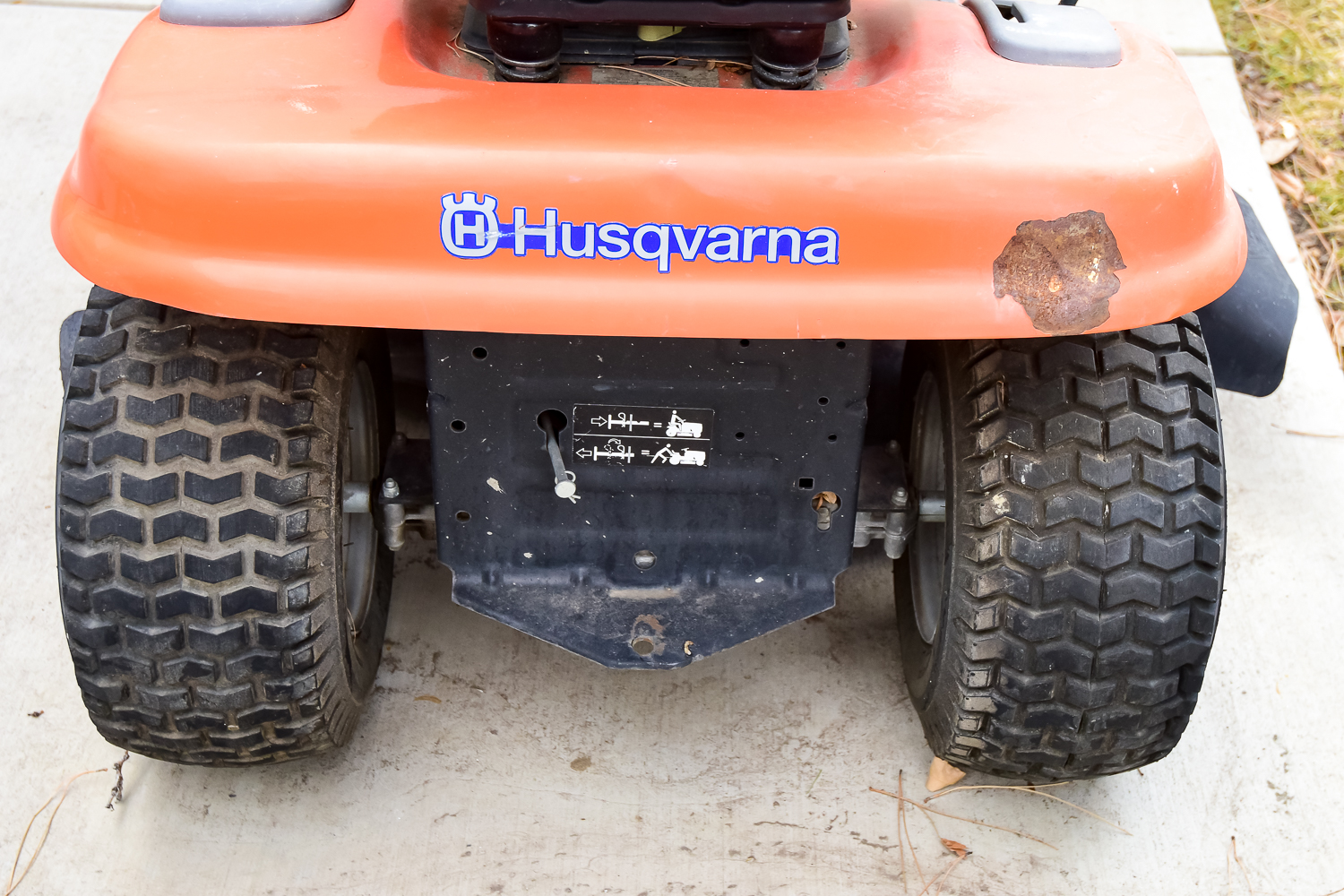 Husquarna LTH 130 Hydrostatic Automatic Riding Lawn Mower EBTH