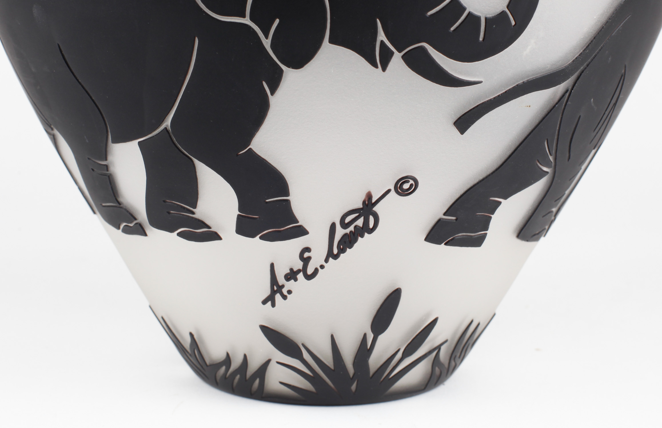 Arthur Court Cameo Glass ElephantThemed Vase EBTH