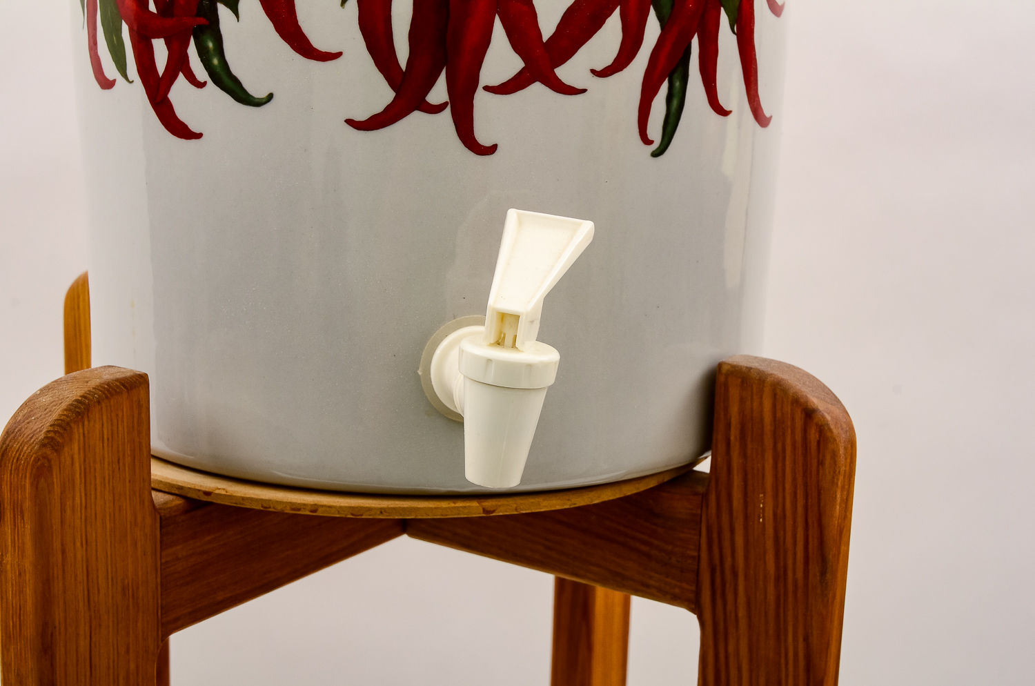 Ceramic Beverage Dispenser with Stand EBTH