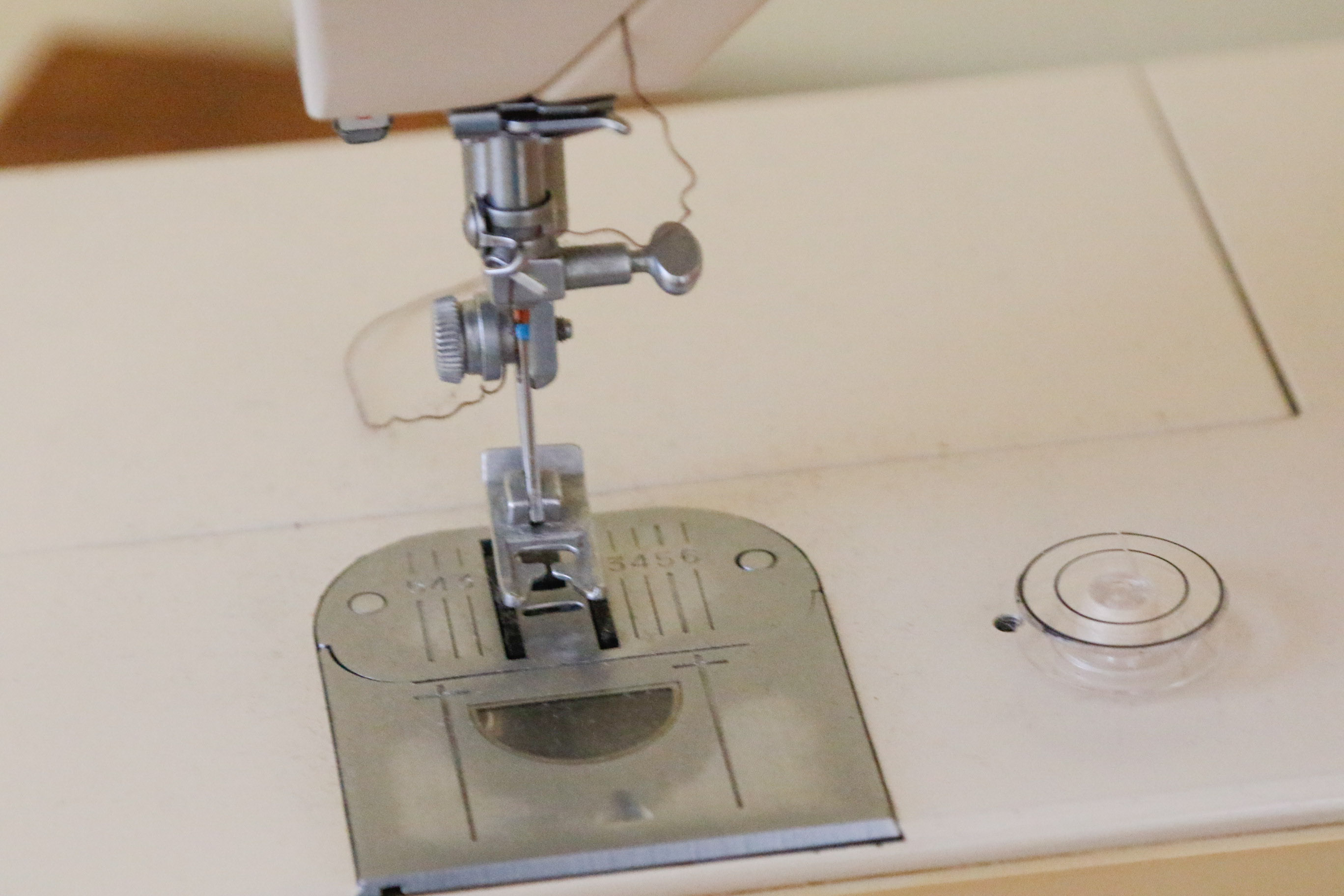 Singer Athena 2000 Sewing Machine with and Chair EBTH