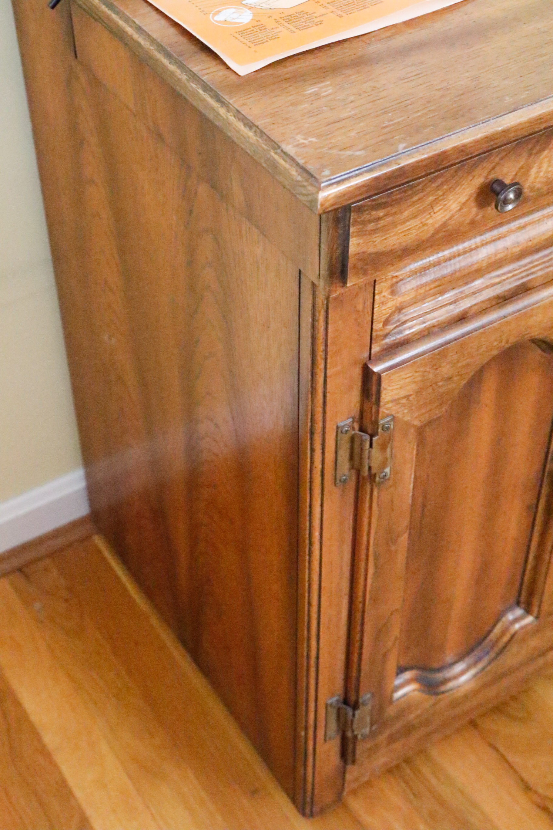 Singer Athena 2000 Sewing Machine with and Chair EBTH