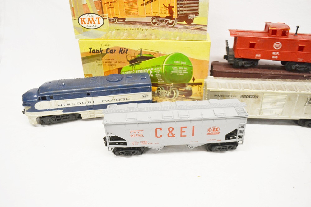 KMT Electric Train Cars And Track EBTH